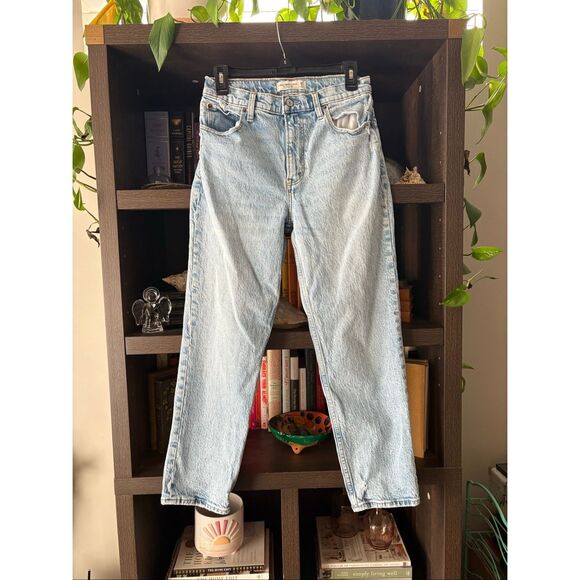 Abercrombie & Fitch Ultra High Rise 90s Straight Jean In Light Wash Size 28 / 6 - Picture 4 of 8